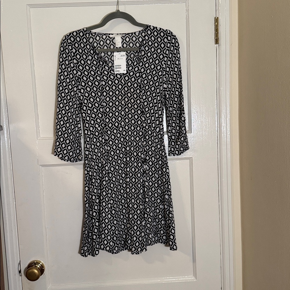 H&M Black & White Geometric Print Dress